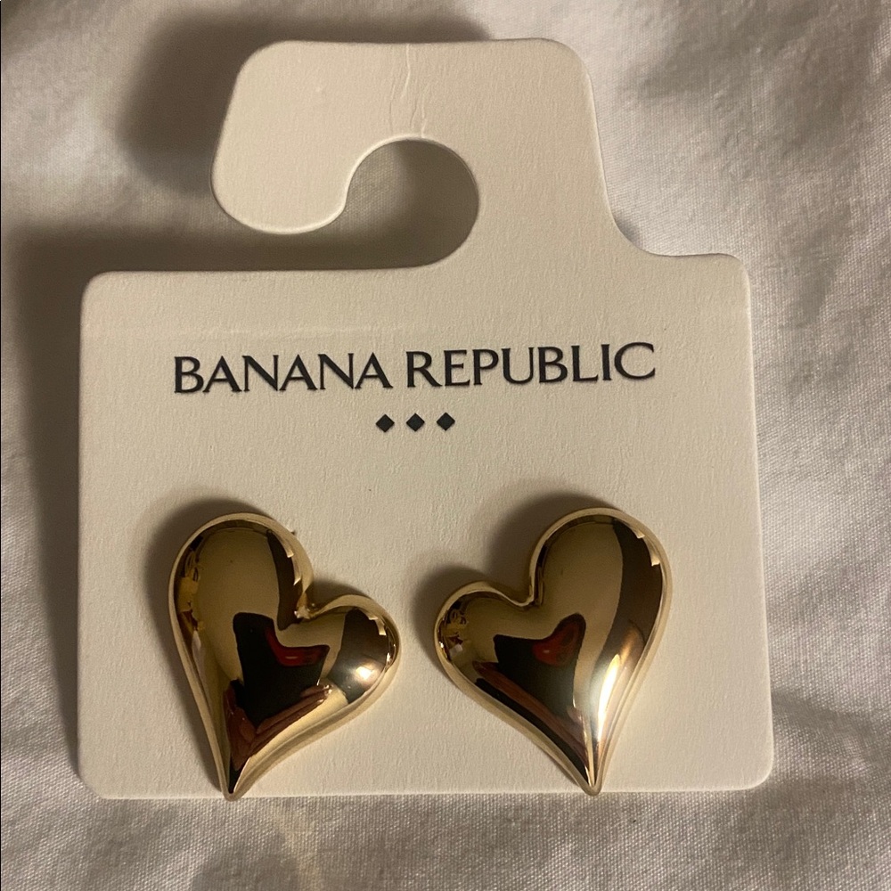 Banana Republic Gold Heart Stud Earrings NEW